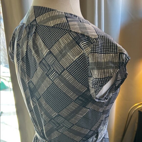 Elegant Black and White Wrap Dress - Picture 7 of 11